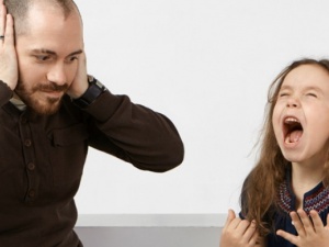 Πως να αντιμετωπίσετε το παιδί σας όταν φωνάζει συνέχεια