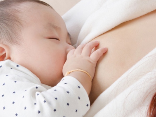 Αποκλειστικός μητρικός θηλασμός: Πώς ξεκινά από το μαιευτήριο;